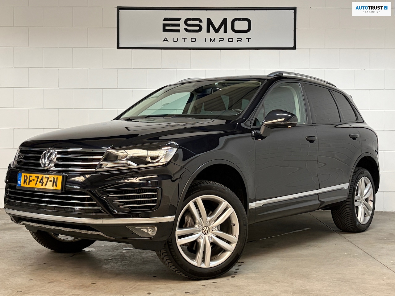 Volkswagen Touareg - 3.0 TDI R-line EXPORTPRIJS Luchtvering Trekhaak Camera - AutoWereld.nl