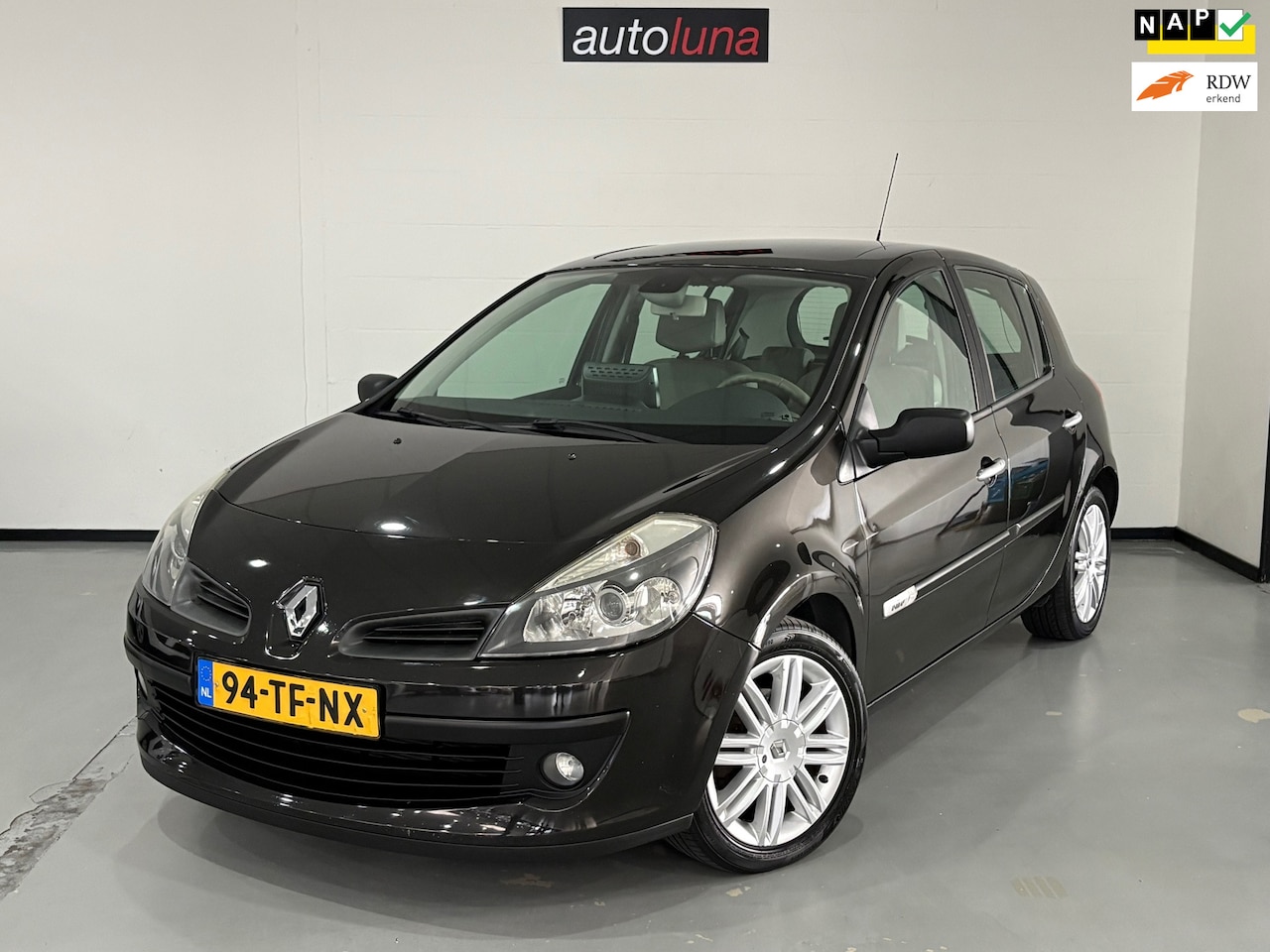 Renault Clio - 1.6-16V Initiale 1.6-16V Initiale - AutoWereld.nl
