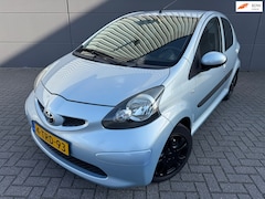 Toyota Aygo - 1.0-12V Cool*APK*AIRCO*NAP*PARK SENSOREN*RIJD SCHAKEL GOED