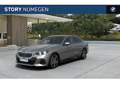 BMW 5-serie - 530e M Sport Automaat / Panoramadak / Comfortstoelen / Comfort Access / Stoelventilatie /