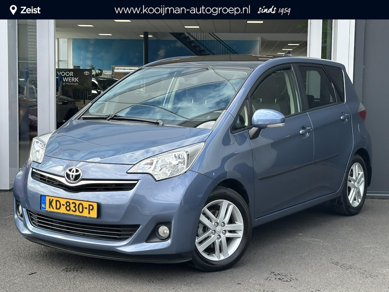 Toyota Verso S - 1.3 VVT-i Dynamic | Airco | Panoramadak | Trekhaak | Achteruitrijcamera | Navigatie - AutoWereld.nl