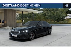 BMW i5 - eDrive40 M Sport / Panoramadak / Trekhaak / M Multifunctionele Stoelen / Comfort Access /