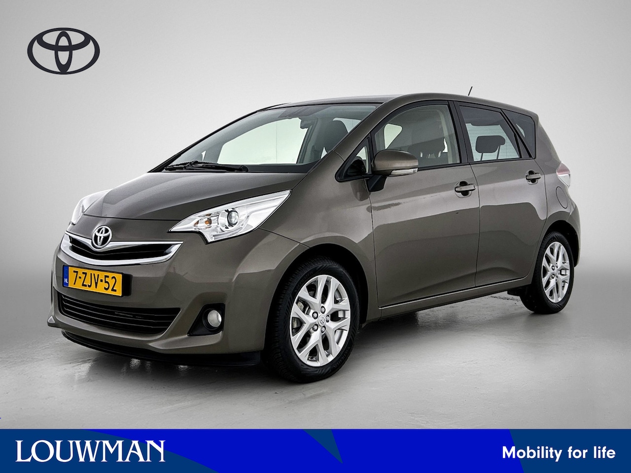 Toyota Verso S - 1.3 VVT-i Dynamic *Automaat | Panoramadak | Trekhaak | Keyless Entry/Start | Achteruitrijc - AutoWereld.nl