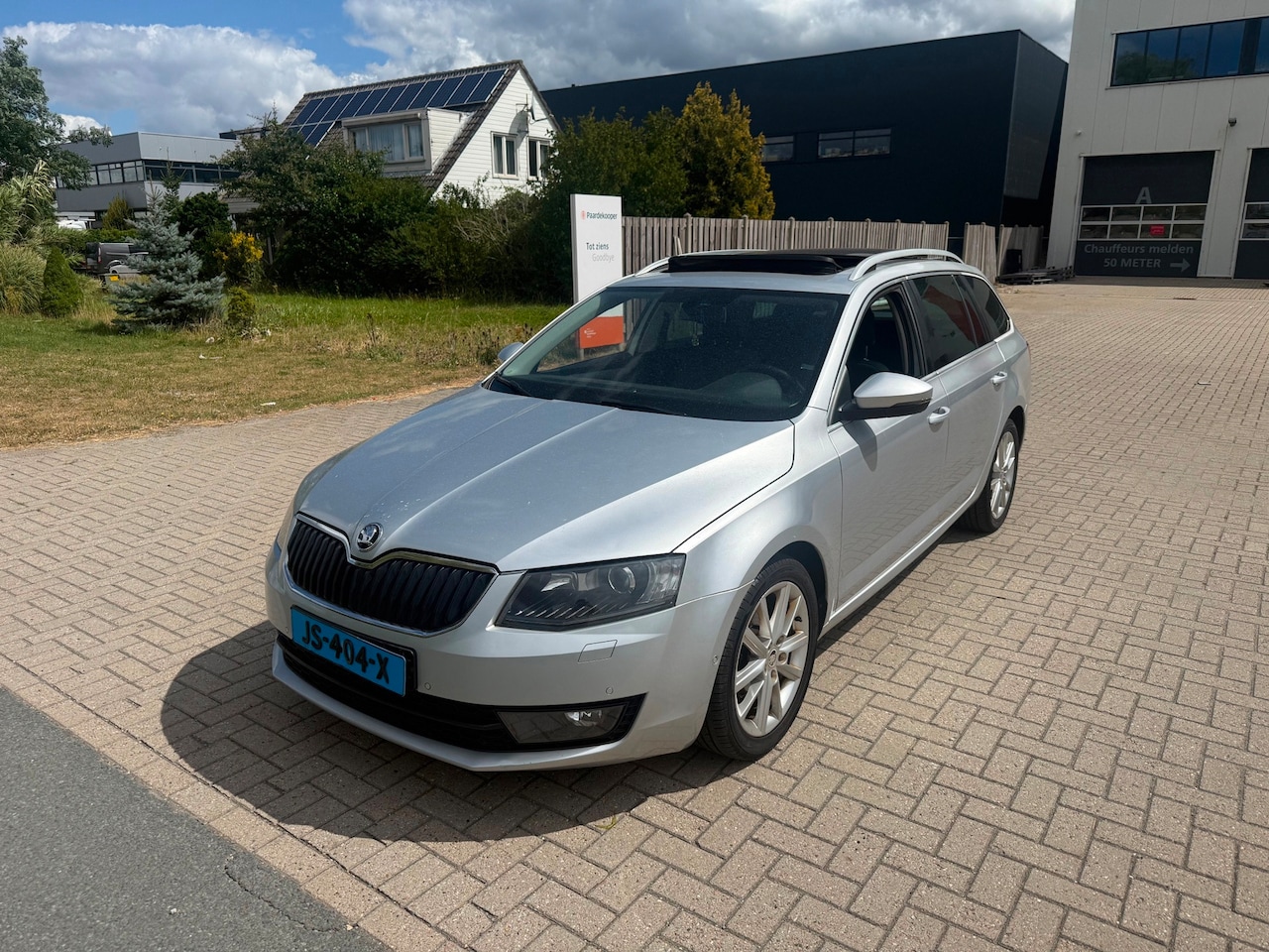Skoda Octavia Combi - 1.6 TDI Greentech PANORAMA DAK AUTOMAAT KEYLESS GO GRIJS 2015 - AutoWereld.nl