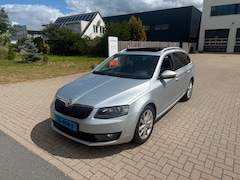 Skoda Octavia Combi - 1.6 TDI Greentech PANORAMA DAK AUTOMAAT KEYLESS GO GRIJS 2015
