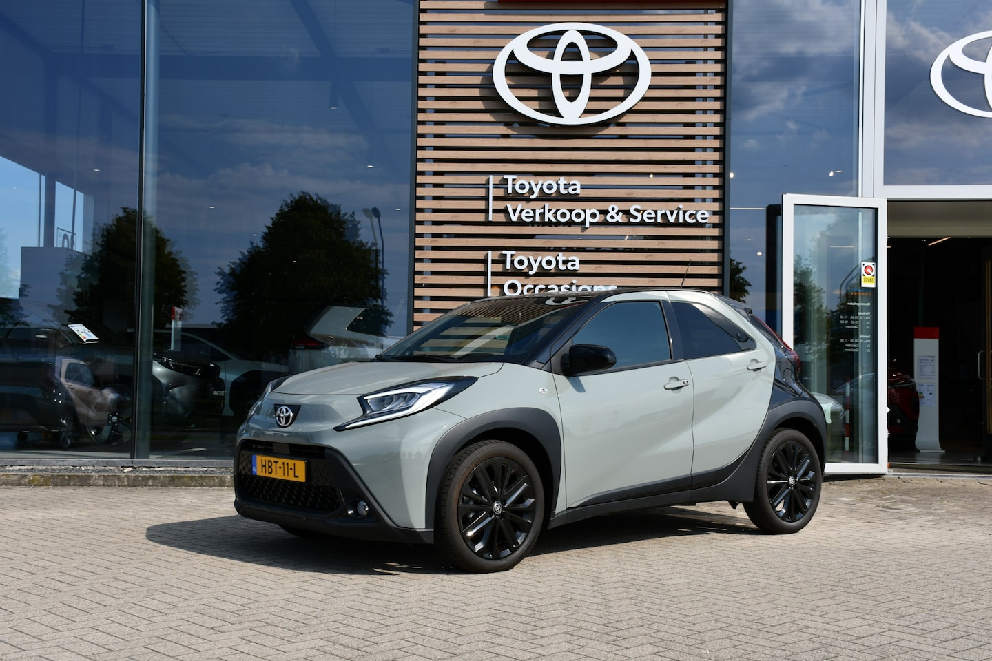 Toyota Aygo X - 1.0 VVT-i S-CVT Premium Automaat 72pk | JBL Premium Audio-installatie | Keyless entry | - AutoWereld.nl