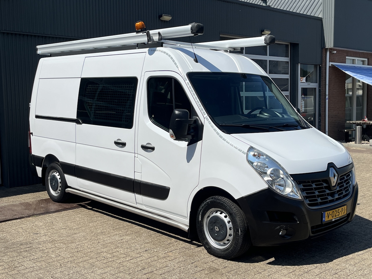 Renault Master - T35 2.3 dCi L2H2 Airco Cruise controle Kastinrichting Trekhaak 2500kg Trekgewicht Imperiaa - AutoWereld.nl