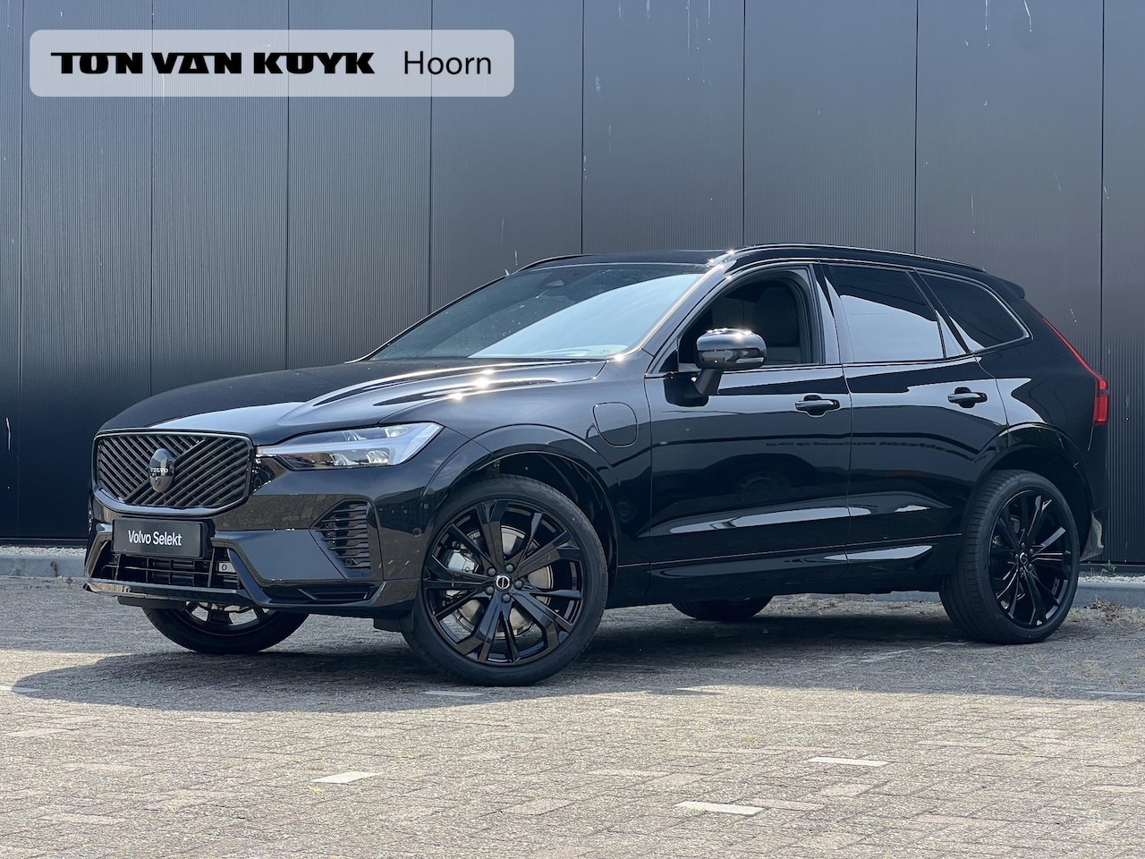 Volvo XC60 - 2.0 T8 Plug-in hybrid AWD Plus Black Edition Panoramadak / T8 - 455PK / Harman Kardon / St - AutoWereld.nl