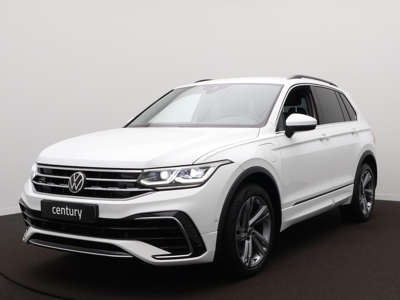 Volkswagen Tiguan - 1.4 TSI eHybrid R-Line Business+ | Camera | Zwenkbare trekhaak | ACC | Navi | - AutoWereld.nl