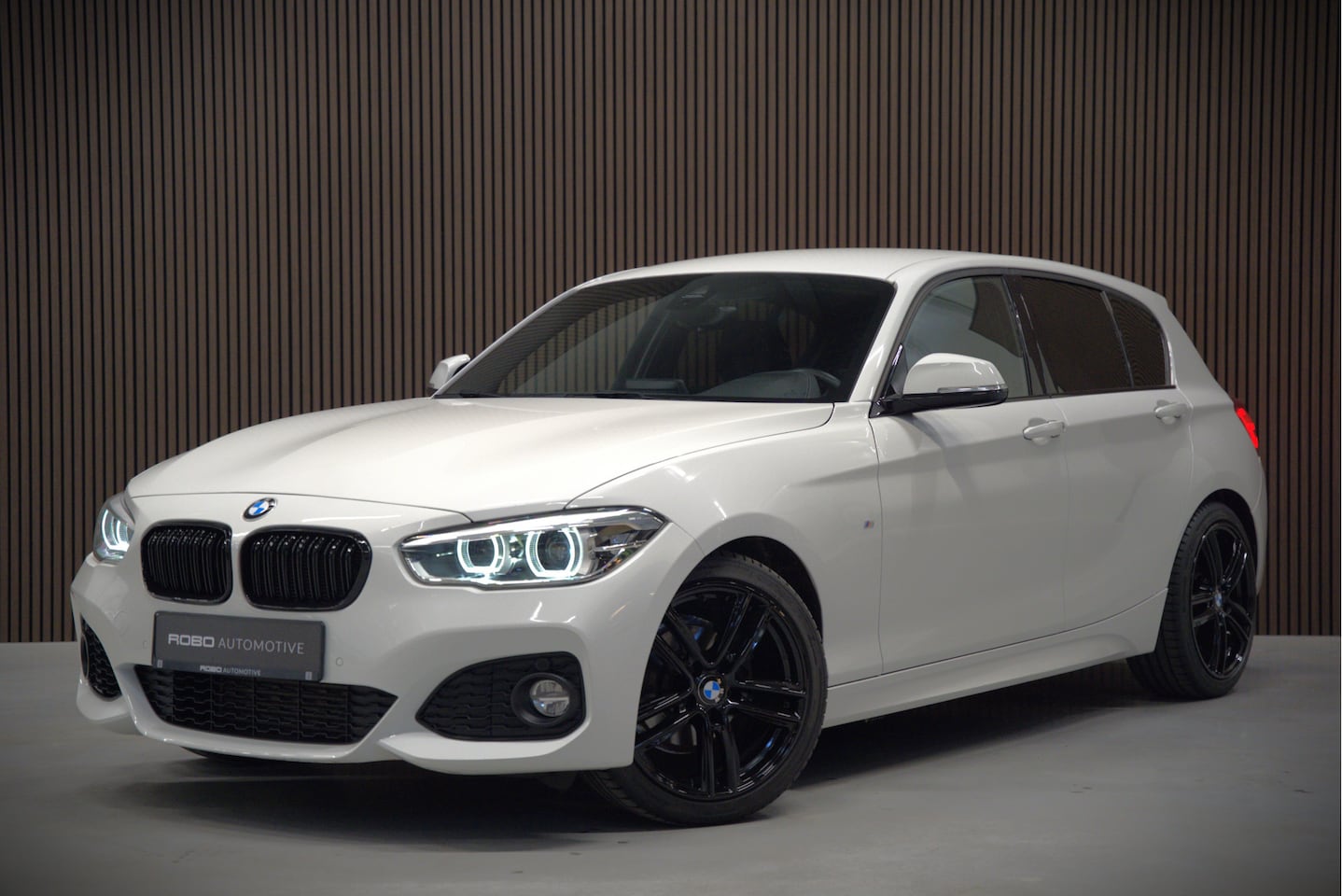 BMW 1-serie - 118i Corporate Lease Executive M Sport | Automaat | Stuurverwarming | Stoelverwarming | NA - AutoWereld.nl