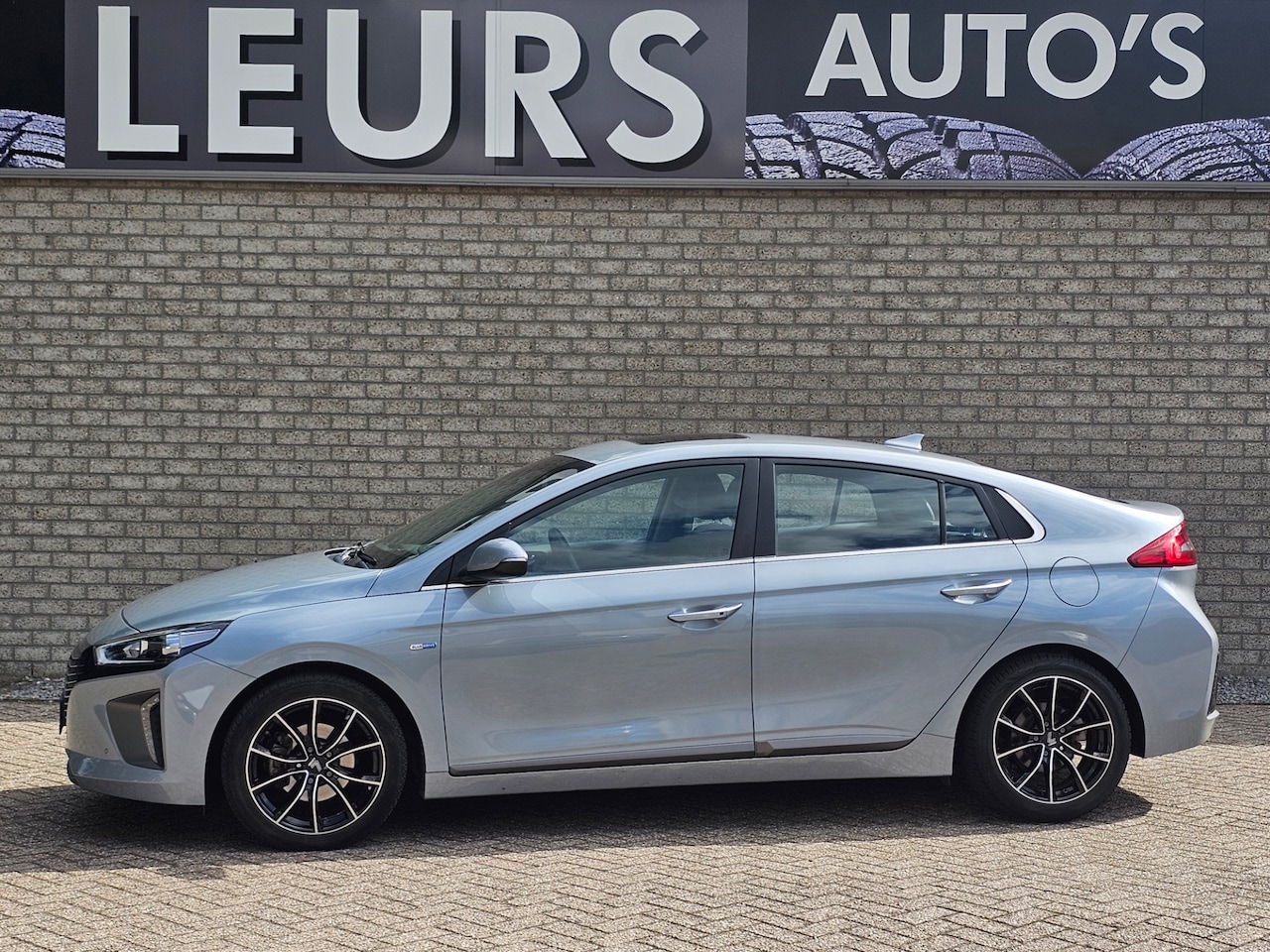 Hyundai IONIQ - 1.6 GDi Premium Leer/Trekhaak - AutoWereld.nl