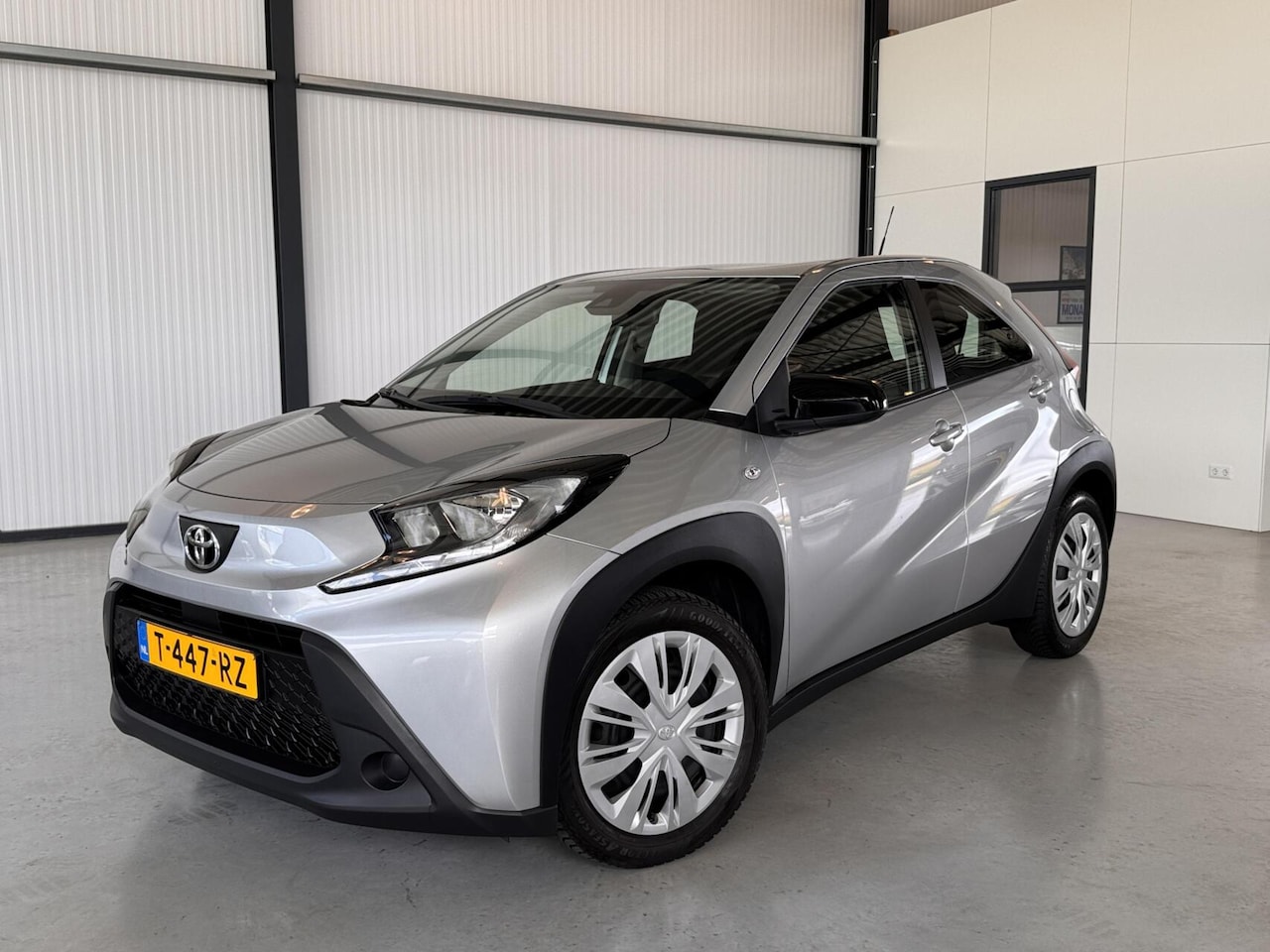 Toyota Aygo X - 1.0 VVT-i MT play 1.0 VVT-i 53kW MT Play MT - AutoWereld.nl