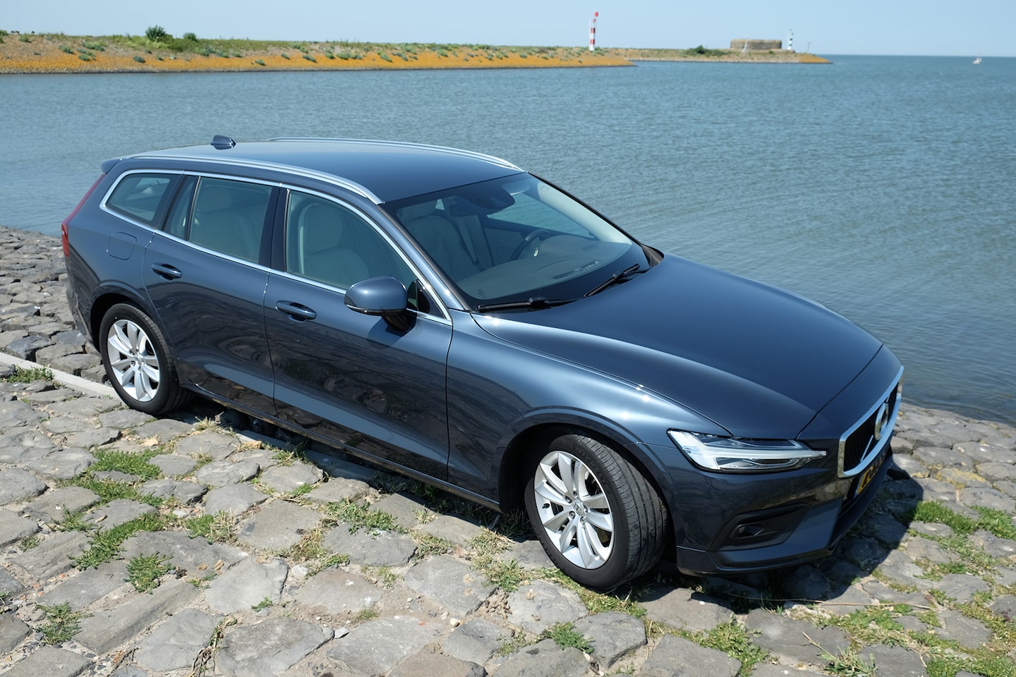 Volvo V60 - 2.0 B3 Inscription - AutoWereld.nl