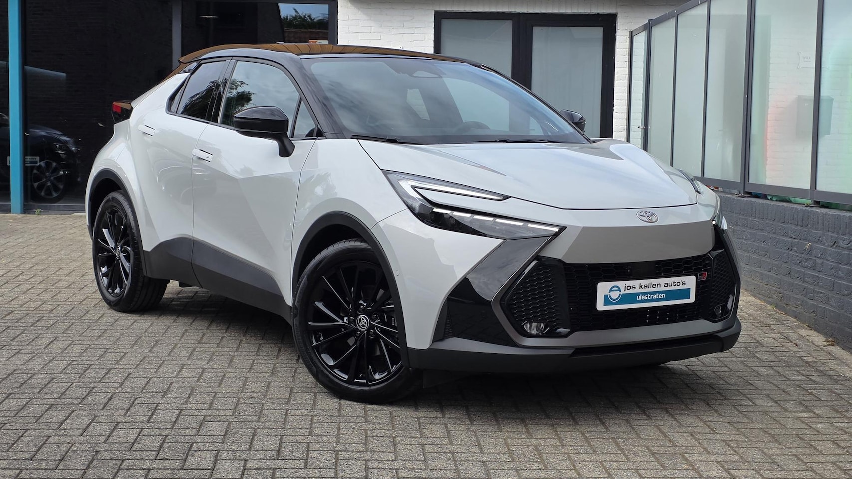 Toyota C-HR - 2.0 Hybrid 200 GR SPORT Première Edition Panoramadak, Afn Trekhaak, JBL, 19" Black, Parelm - AutoWereld.nl