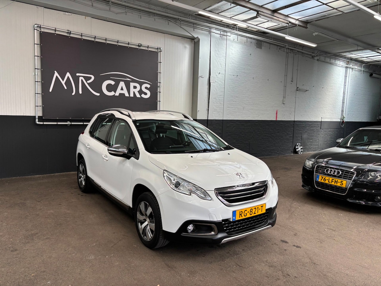 Peugeot 2008 - 1.2 PureTech Allure Airco/Navi/Cruise Control - AutoWereld.nl