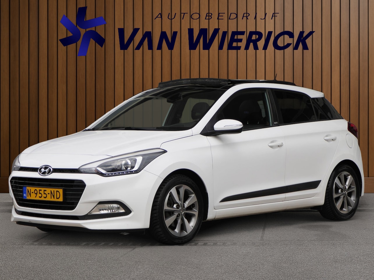 Hyundai i20 - 1.0 T-GDI Premium 120PK | Schuifdak | Camera | Cruise | Clima | Trekhaak | LM Velgen - AutoWereld.nl