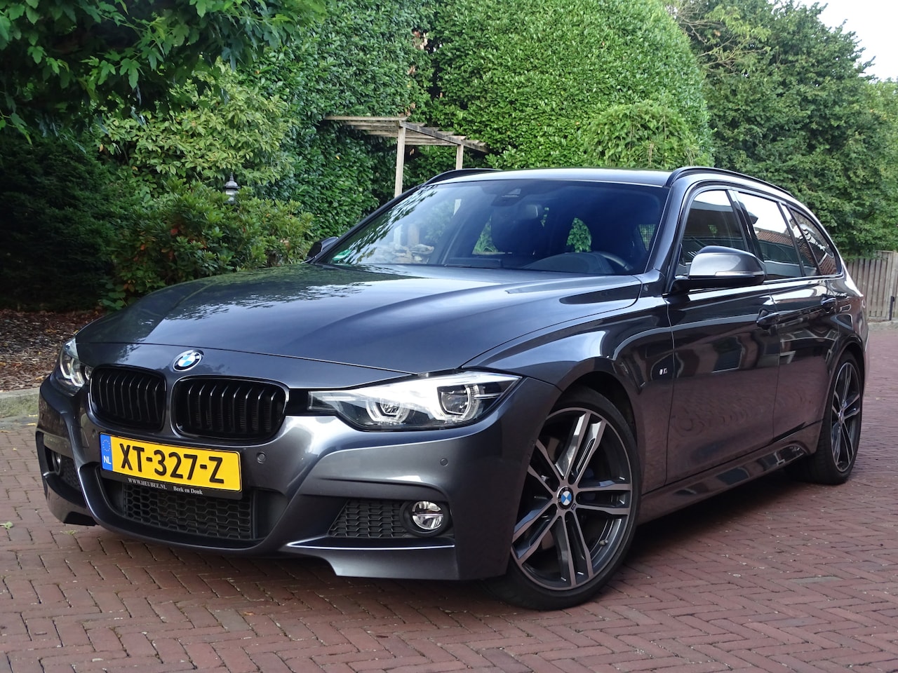 BMW 3-serie Touring - 320i 2.0 M Sport black edition Nw.staat - AutoWereld.nl