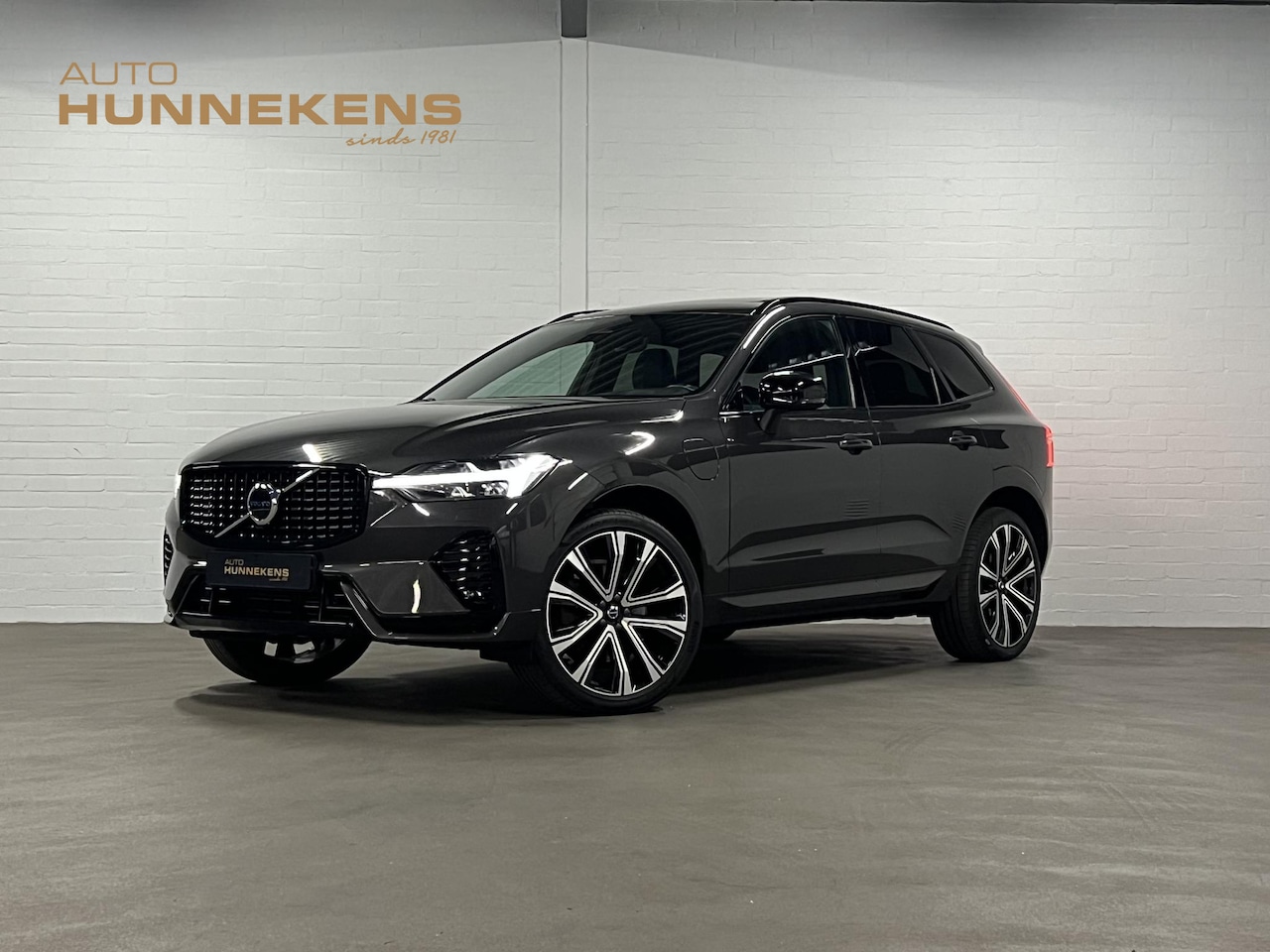 Volvo XC60 - 2.0 T6 Plug-in hybrid AWD Plus Dark SOH 98% *Long range* Adapt. Cruise | Open dak | Harman - AutoWereld.nl