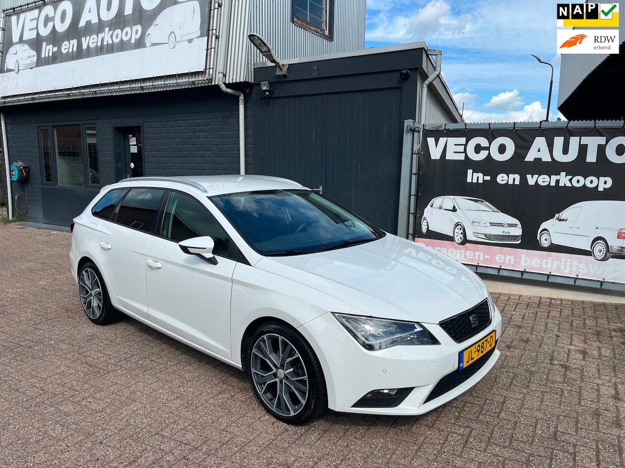 SEAT Leon ST - 1.6 TDI Style Connect Ecomotive xenon led navi camera pdc - AutoWereld.nl