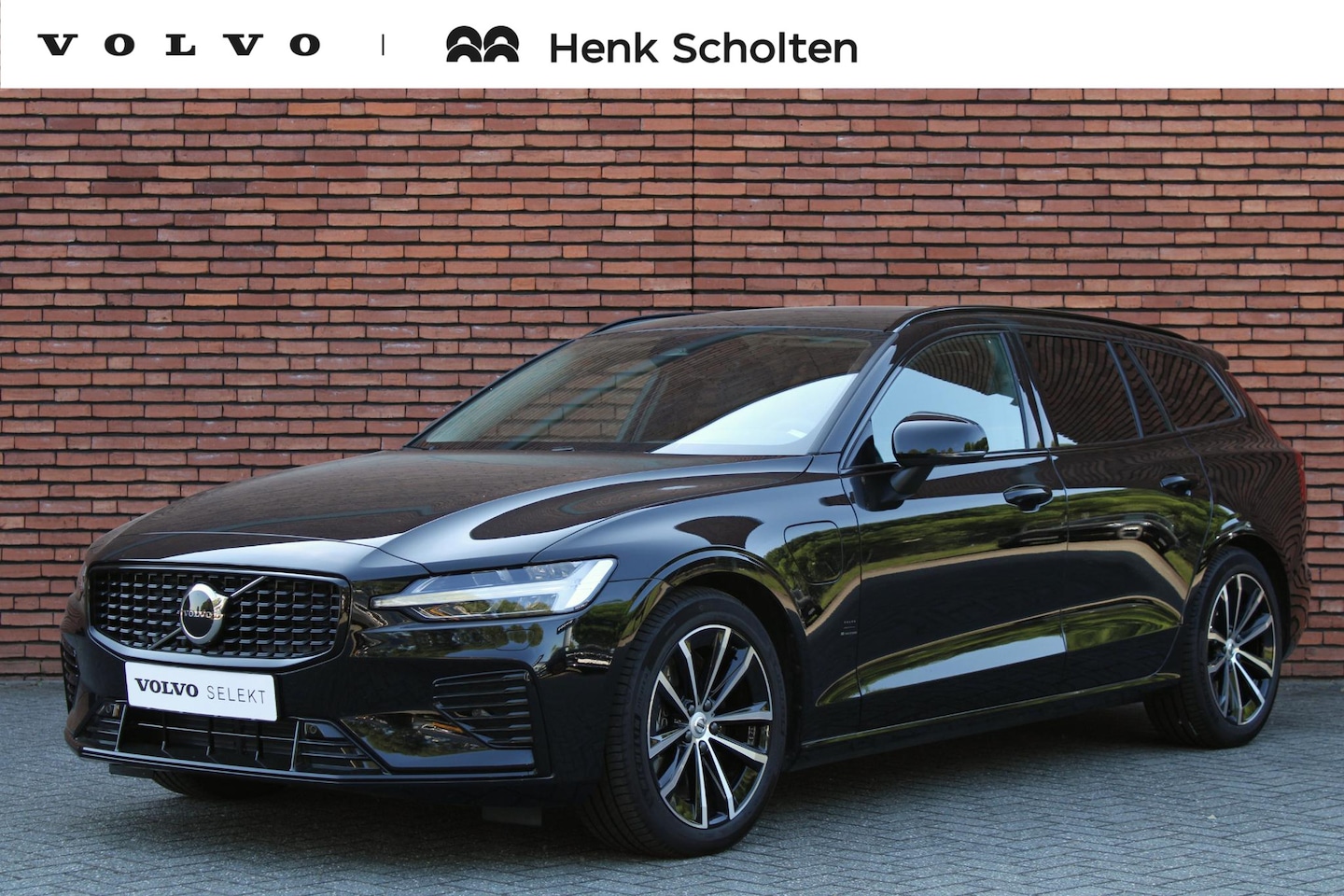 Volvo V60 - 2.0 T8 Plug-in hybrid AWD Plus Dark | Panoramisch schuif-/ kanteldak | Elektrisch verstelb - AutoWereld.nl