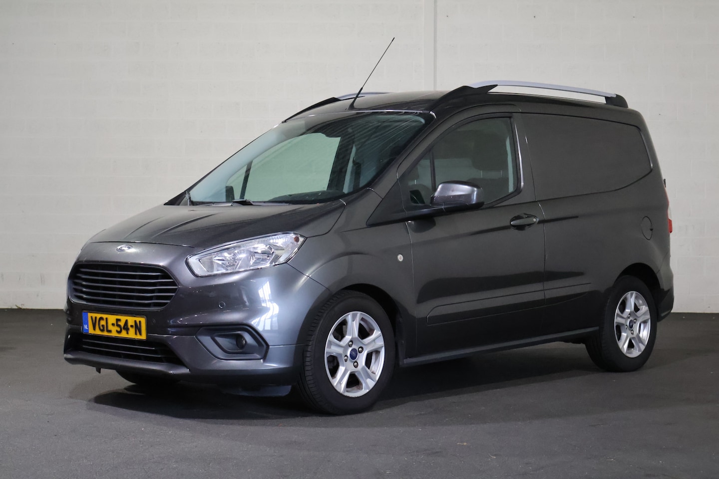 Ford Transit Courier - 1.5 TDCI Limited Duratorq S&S - AutoWereld.nl