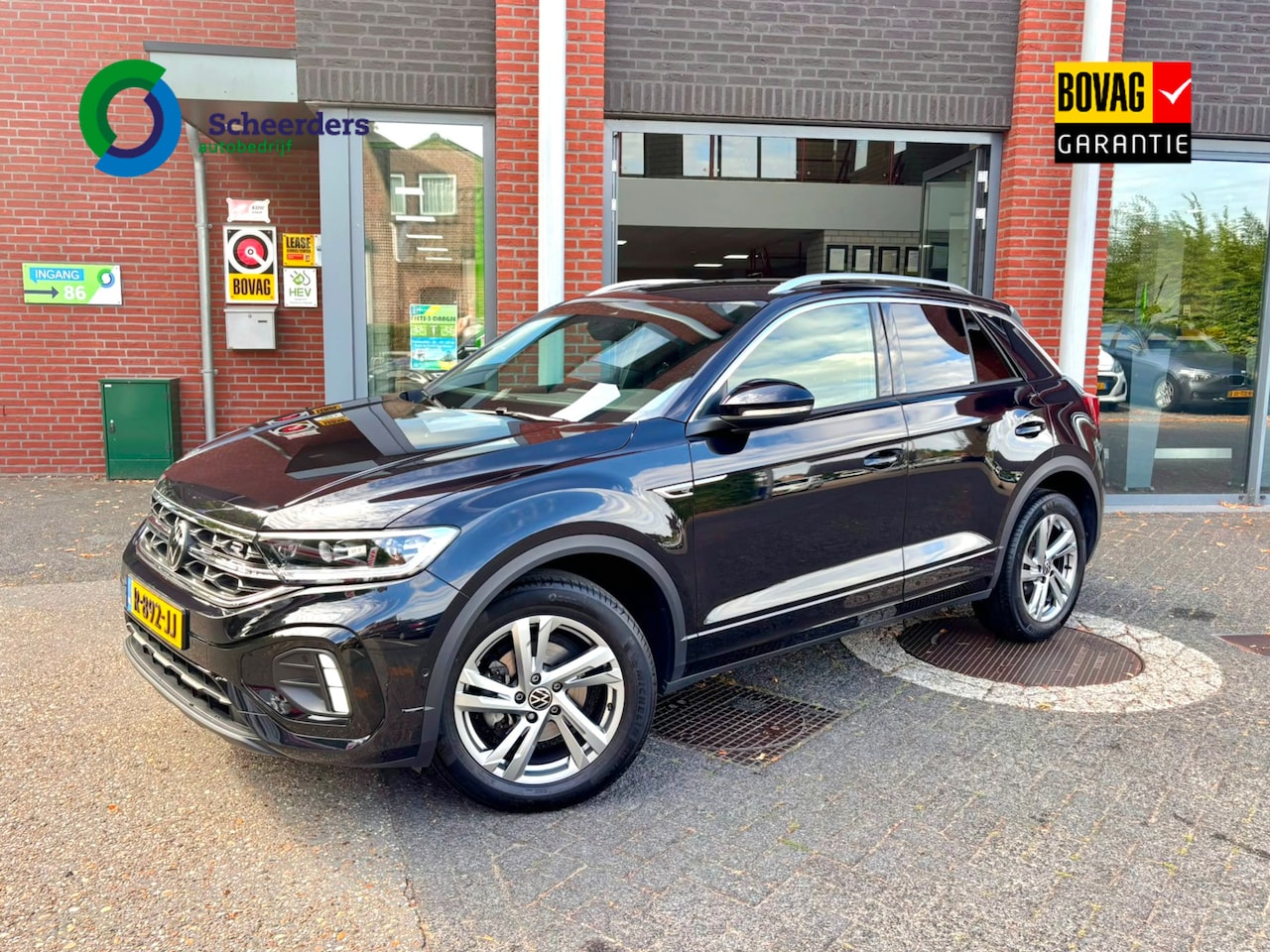 Volkswagen T-Roc - 1.5 TSI R-Line 1.5 TSI R-Line,Camera,Navi,Trekhaak - AutoWereld.nl