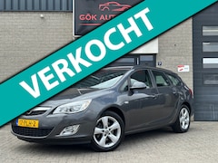 Opel Astra Sports Tourer - 1.6 Turbo Cosmo / NAP / Navi / PDC / Airco / Trekhaak / LM-Velgen / 6-Bak