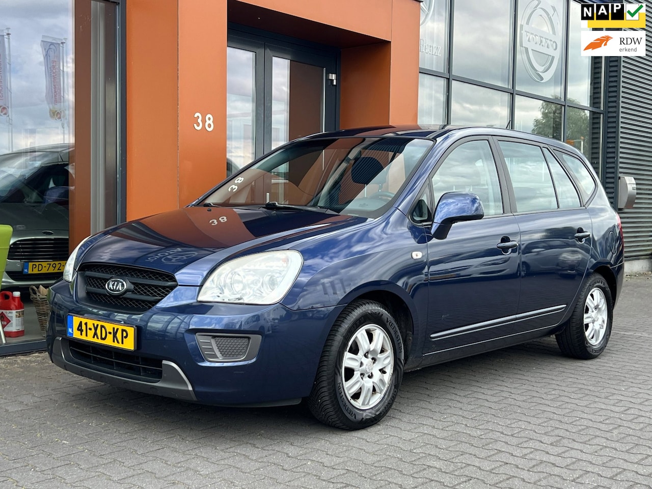 Kia Carens - 2.0 CVVT X-tra|Airco|Trekhaak|Isofix|APK 2027|NAP - AutoWereld.nl