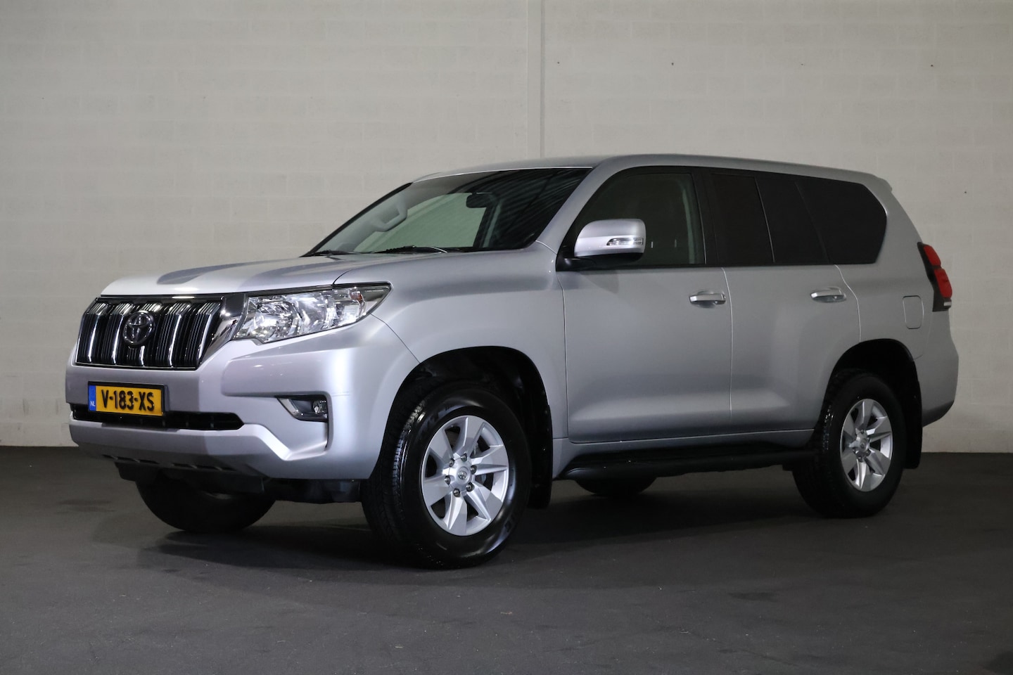Toyota Land Cruiser Challenger - 2.8 D-4D-F Window Van - AutoWereld.nl
