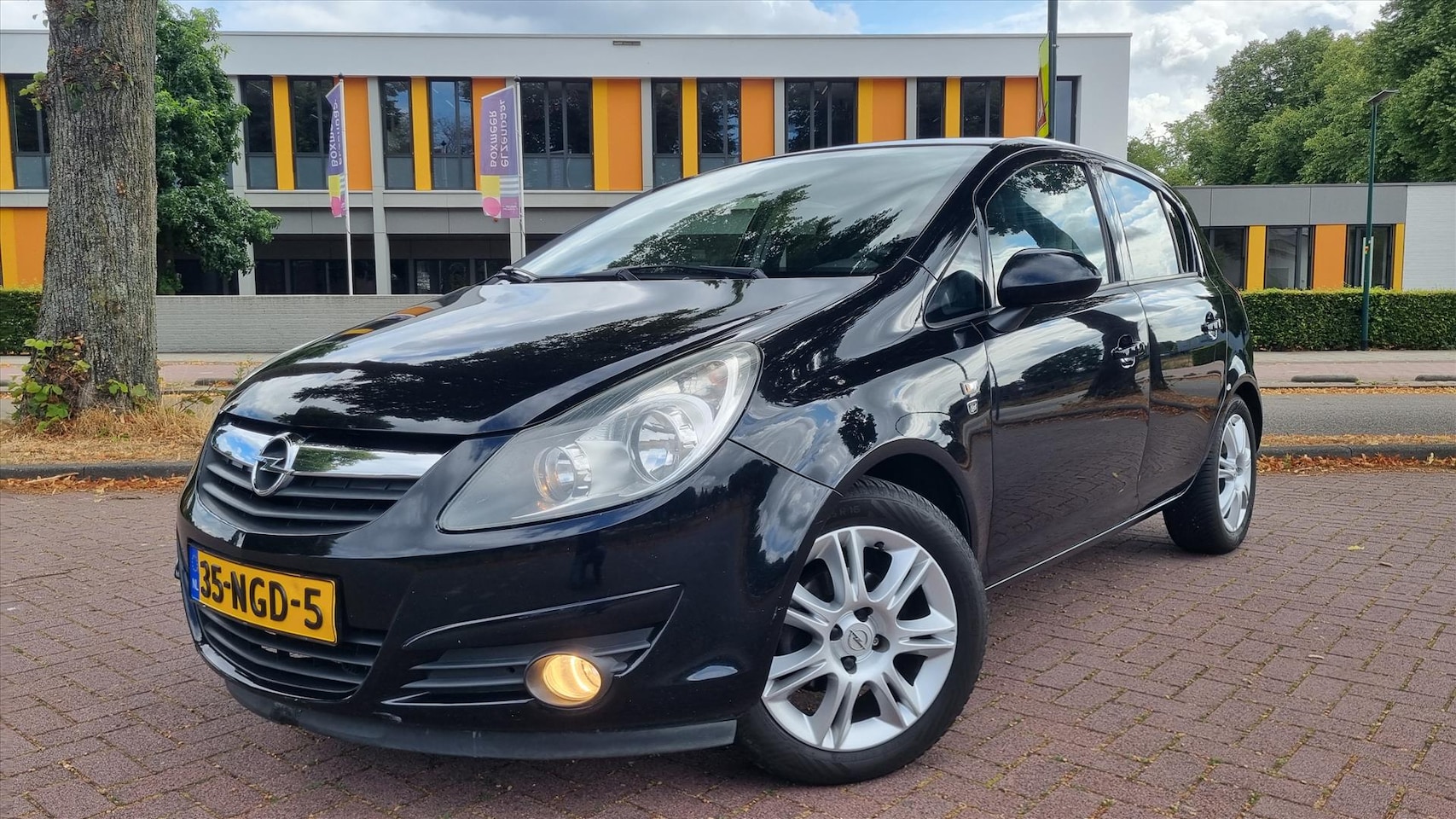 Opel Corsa - 1.4i 16V 5drs 111-Edtion Airco/ Cruise - AutoWereld.nl