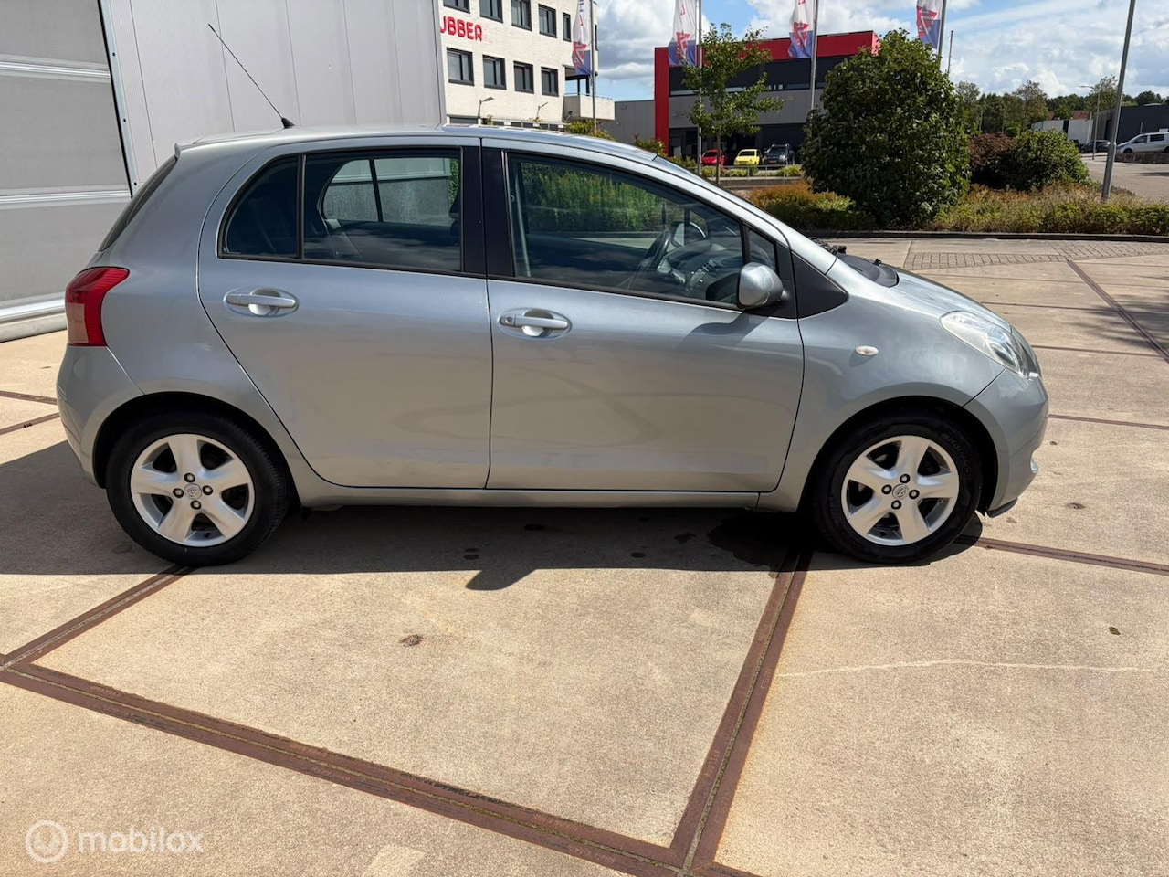 Toyota Yaris - 1.3 VVT-i Sol 1.3 VVTi Sol - AutoWereld.nl