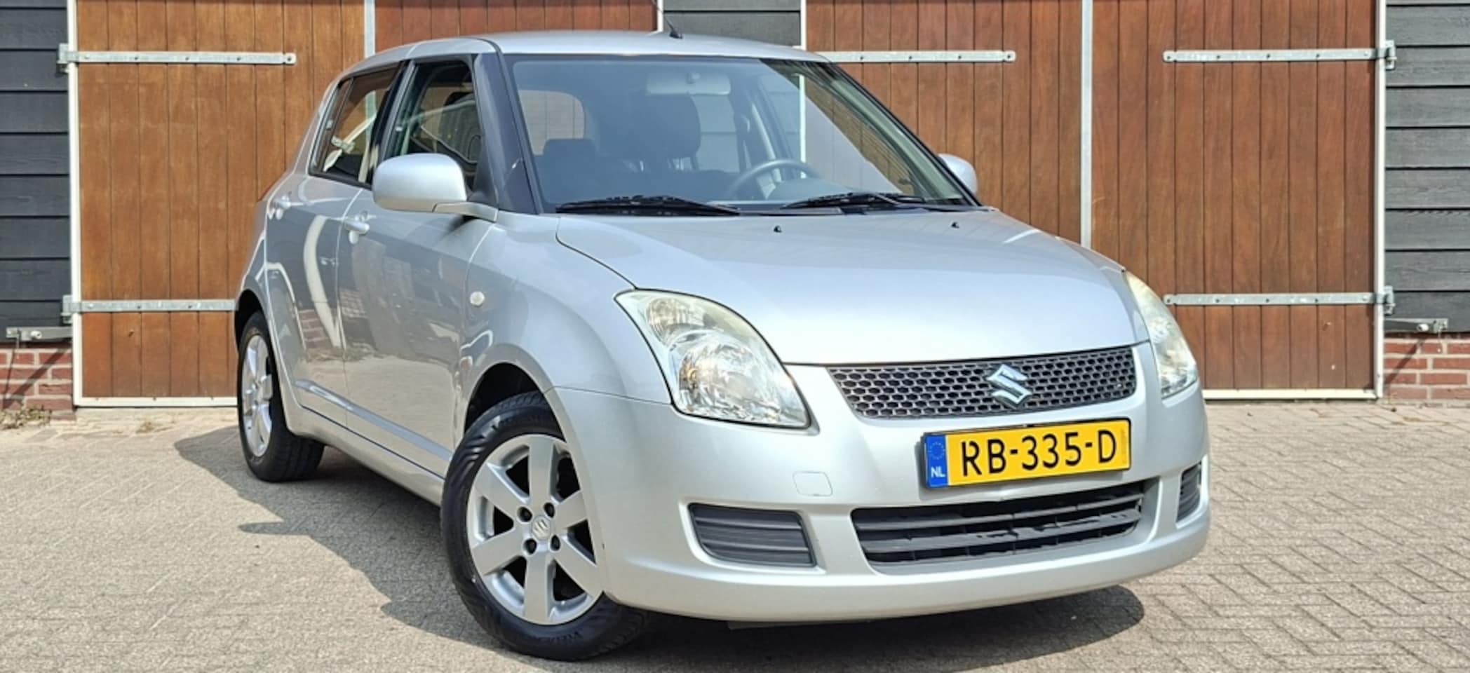 Suzuki Swift - 1.3 Airco | Bluetooth | Muziek Streamen | Nieuwe Koppeling | All seasonbanden - AutoWereld.nl