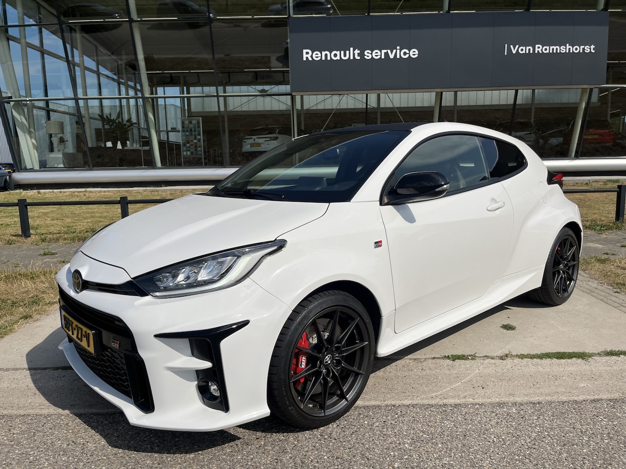 Toyota Yaris - 1.6 GR Performance 262PK / 4WD / Carbon dak / Sport Uitlaat / Winterpakket / - AutoWereld.nl