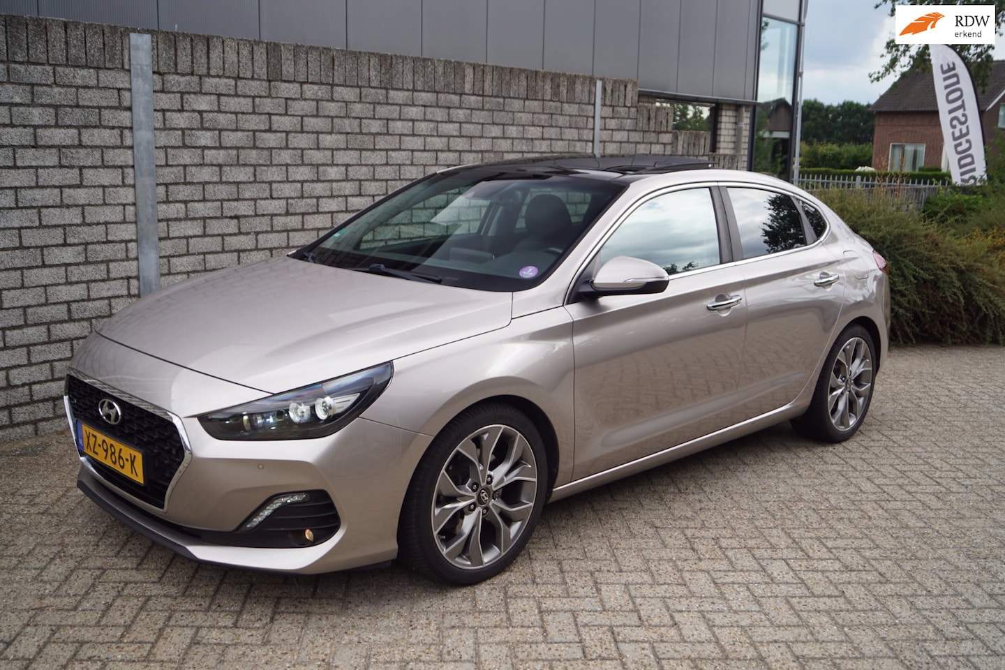 Hyundai i30 Fastback - 1.4 T-GDI Premium Autom Panodak Leder Sportst Stoel/Stuurverw Navi Camera Clima Cruis 2x P - AutoWereld.nl