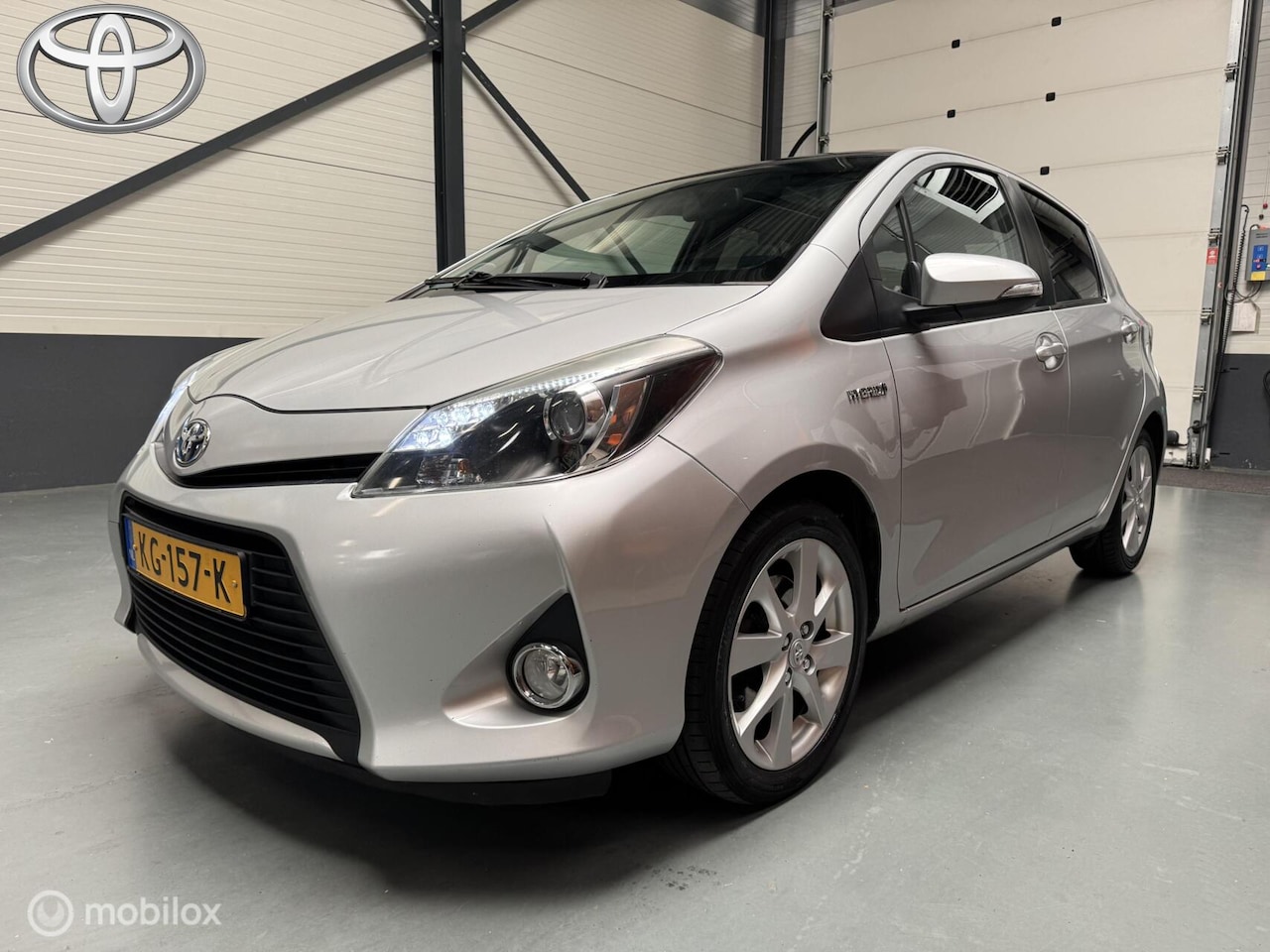 Toyota Yaris - 1.5 Hybrid Dynamic Pano|Navi|Keyless|16"LM-Velgen - AutoWereld.nl