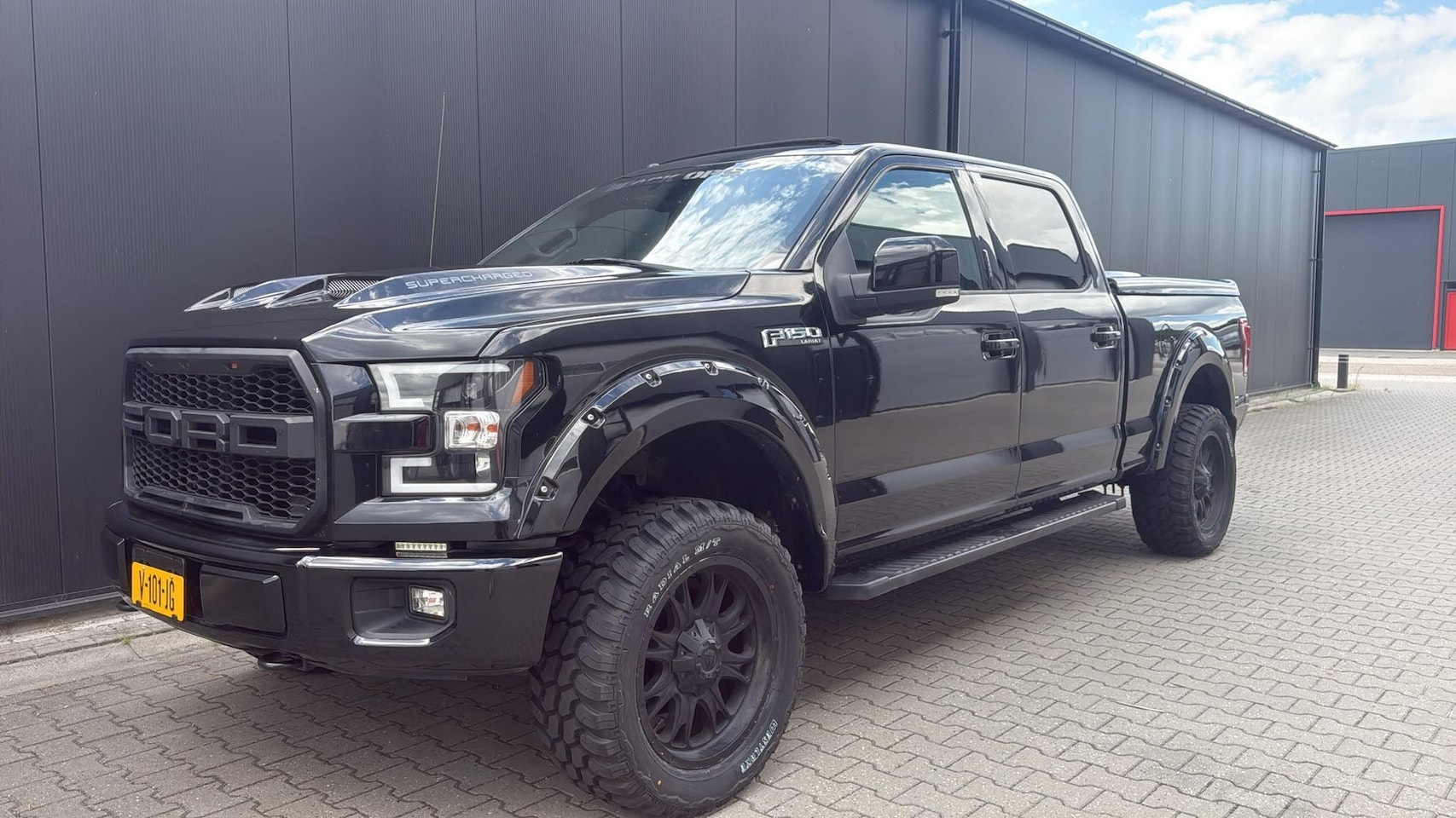 Ford F150 - USA 3.5 V6 Ecoboost SuperCrew XXL Blackops Pano Lange laadbak - AutoWereld.nl