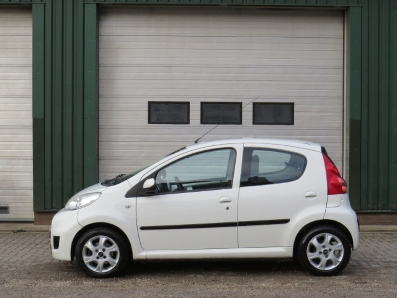 Peugeot 107 - 1.0-12V XS 1.0-12V XS - AutoWereld.nl