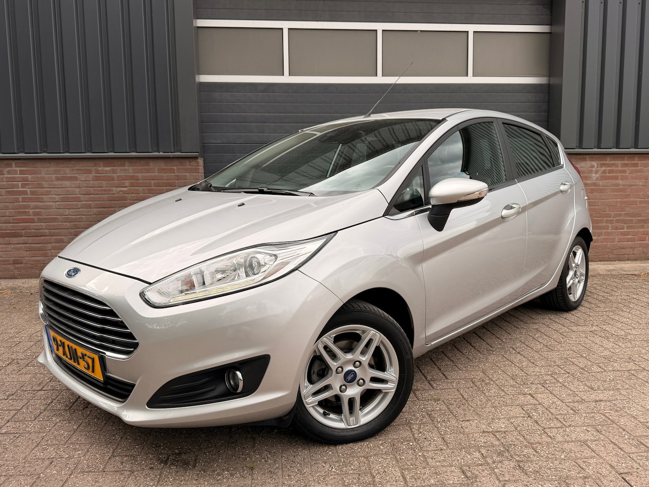 Ford Fiesta - 1.0 EcoBoost Titanium 101 PK | Dealer Onderhouden | Lederen Bekleding | Nieuwe Distributie - AutoWereld.nl