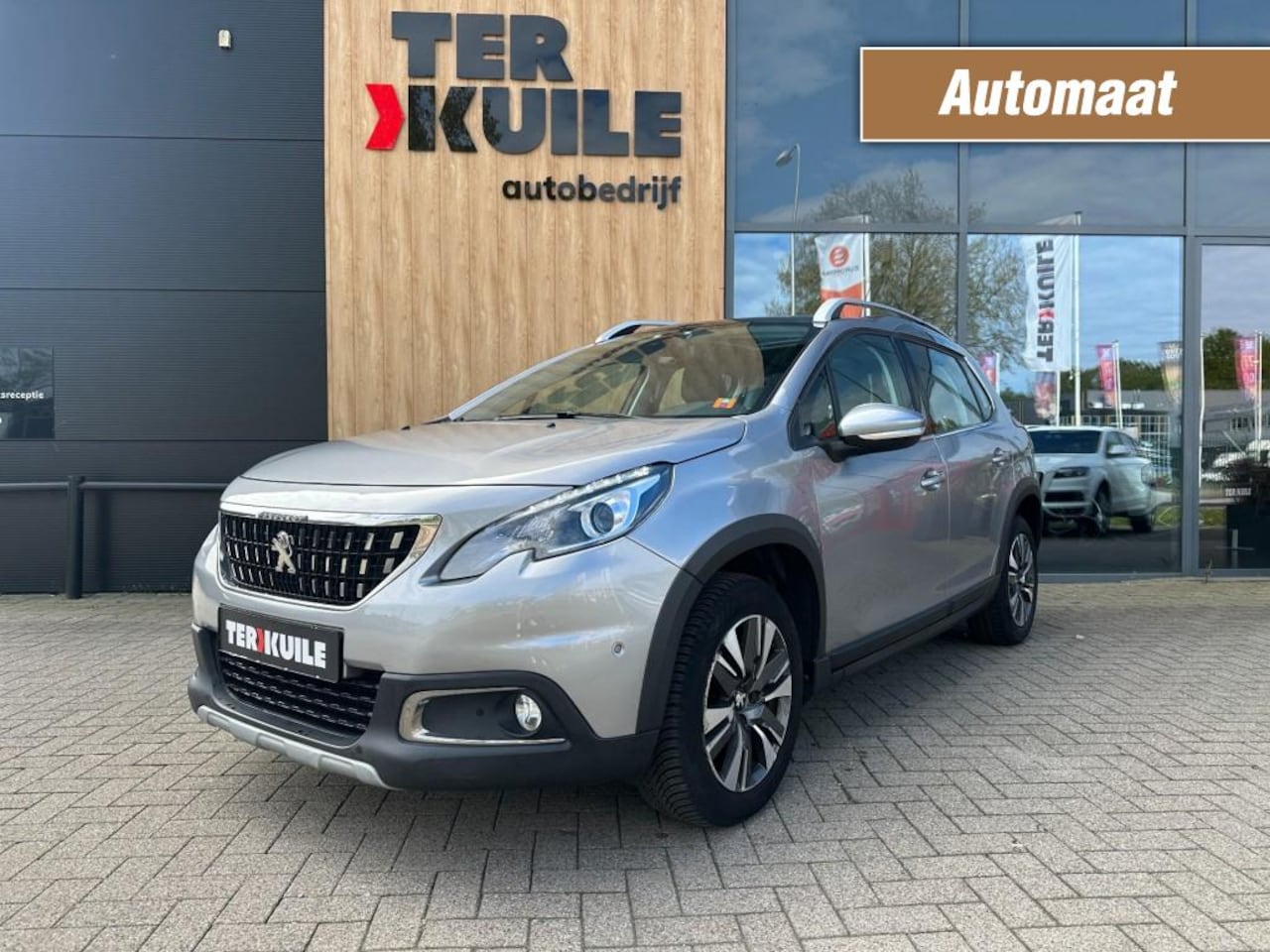 Peugeot 2008 - 1.2 PureTech Allure 110pk / Trekhaak/ Automaat - AutoWereld.nl