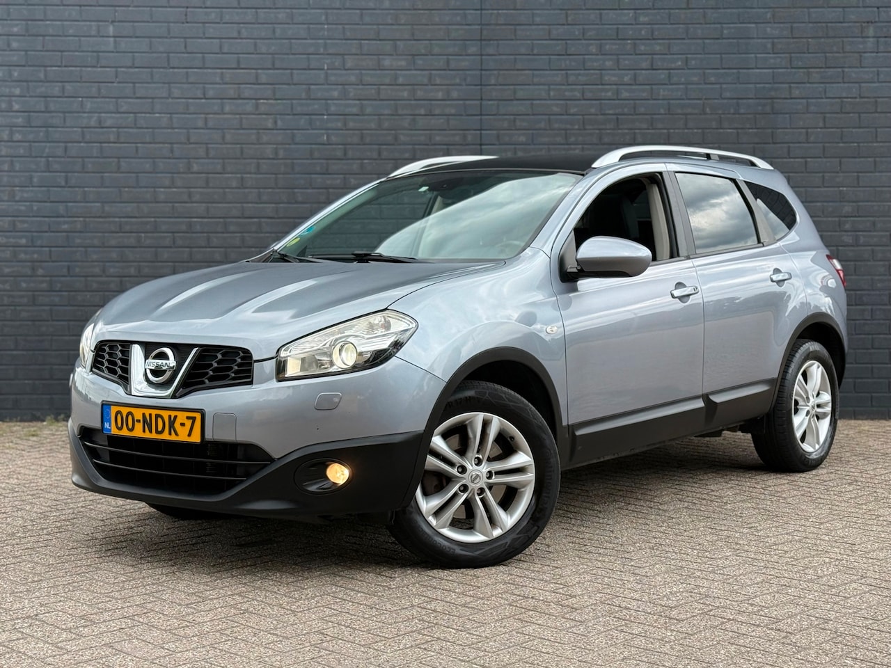 Nissan Qashqai - 2.0 Tekna 4WD Automaat Navi Xenon Panoramadak Camera - AutoWereld.nl