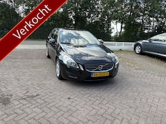 Volvo V60 - 1.6 T3 Momentum TREKHAAK LEER PDC NAVI