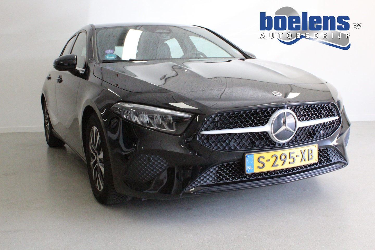 Mercedes-Benz A-klasse - 180 Business Line | 16'LMV | NAVIGATIE | LEDER/STOF | CAMERA | DAB-RADIO | KEYLESS | CLIMA - AutoWereld.nl