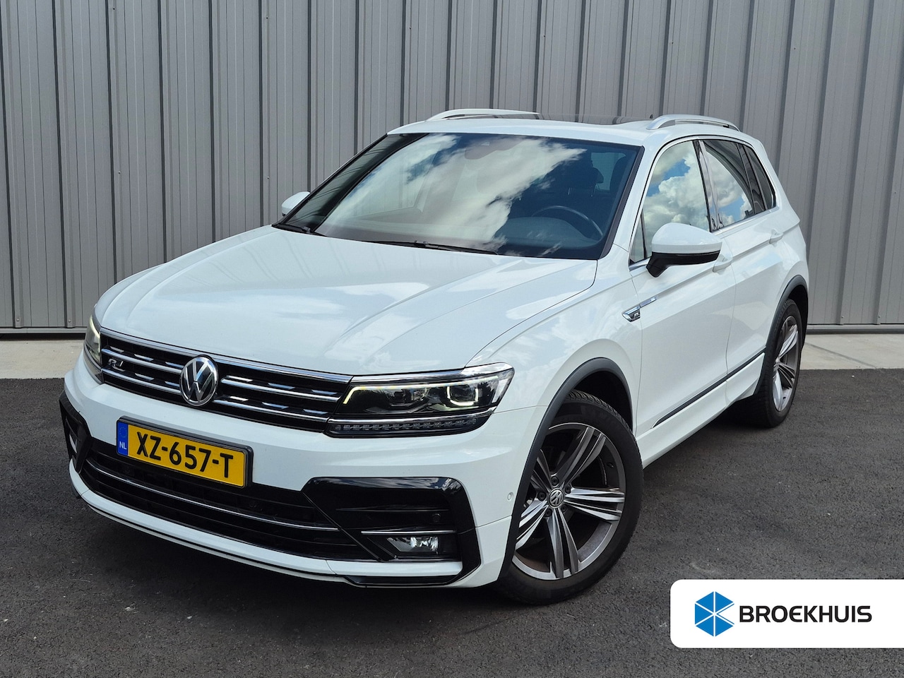Volkswagen Tiguan - 1.5 TSI ACT Highline Business R 150 pk DSG/AUTO | Elektr Glazen panorama-dak | Achteruitri - AutoWereld.nl