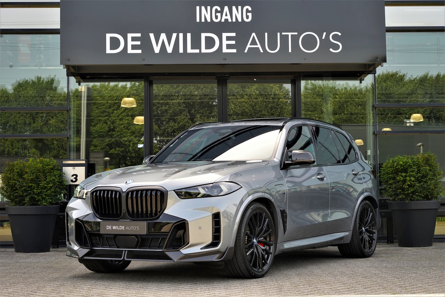 BMW X5 - xDrive50e M-sport M-performance Carbon M-seats SkyLounge SoftClose 4-wielsturing Trekhaak - AutoWereld.nl