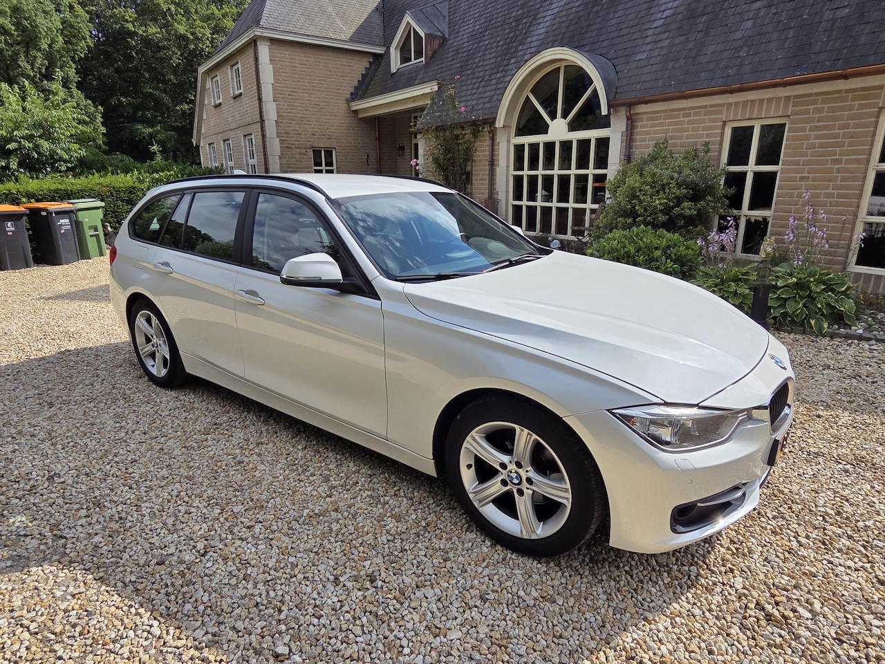 BMW 3-serie Touring - 320d Executive Parelmoer wit - AutoWereld.nl