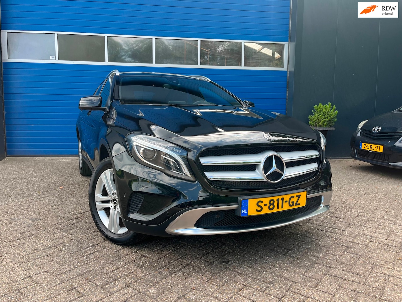 Mercedes-Benz GLA-Klasse - 180 Premium Plus AUTOMAAT|Pano.Dak - AutoWereld.nl