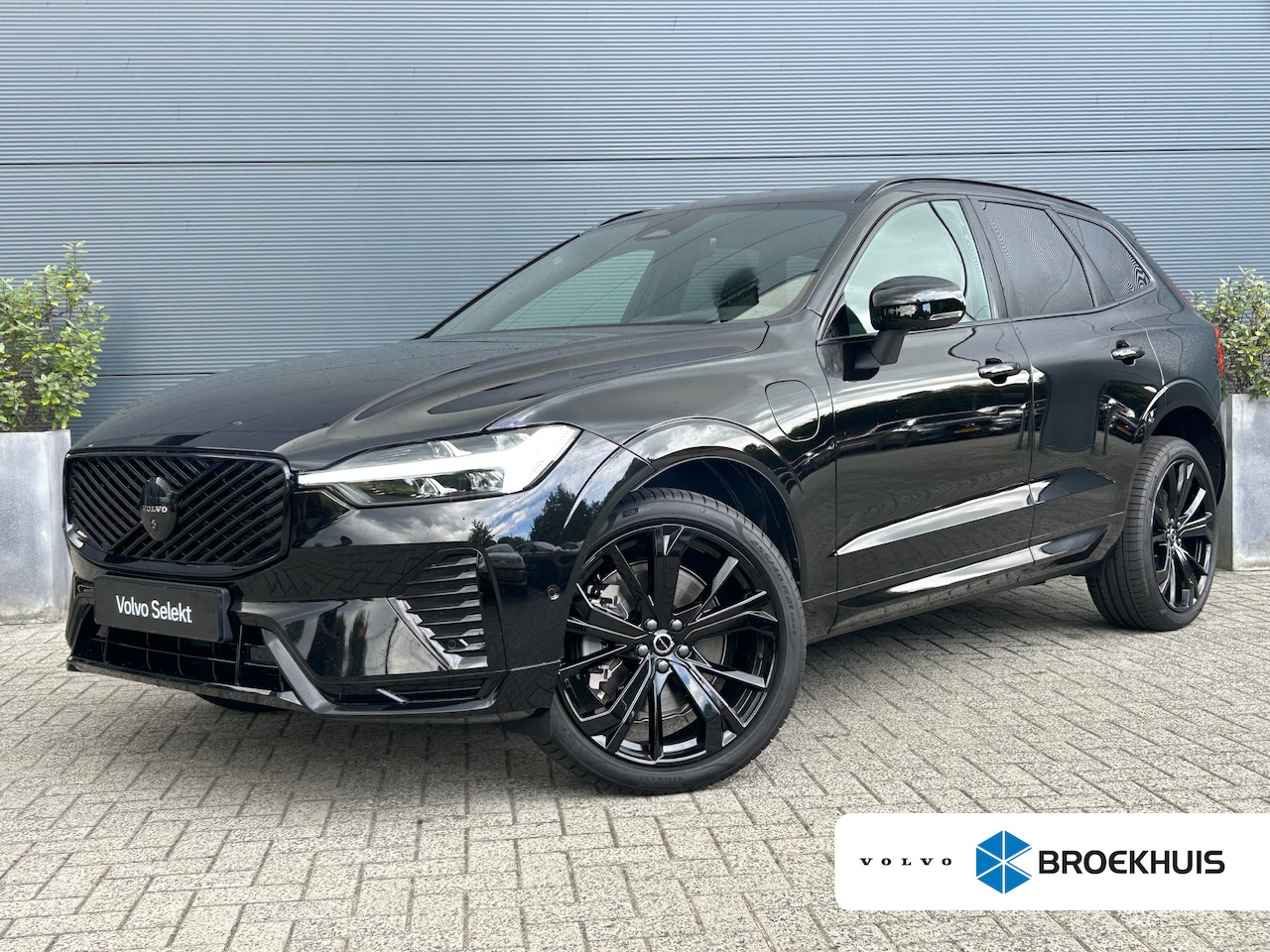 Volvo XC60 - 2.0 T6 Plug-in hybrid AWD Plus Black Edition | Luchtvering | Panoramadak | HU-Display | Tr - AutoWereld.nl