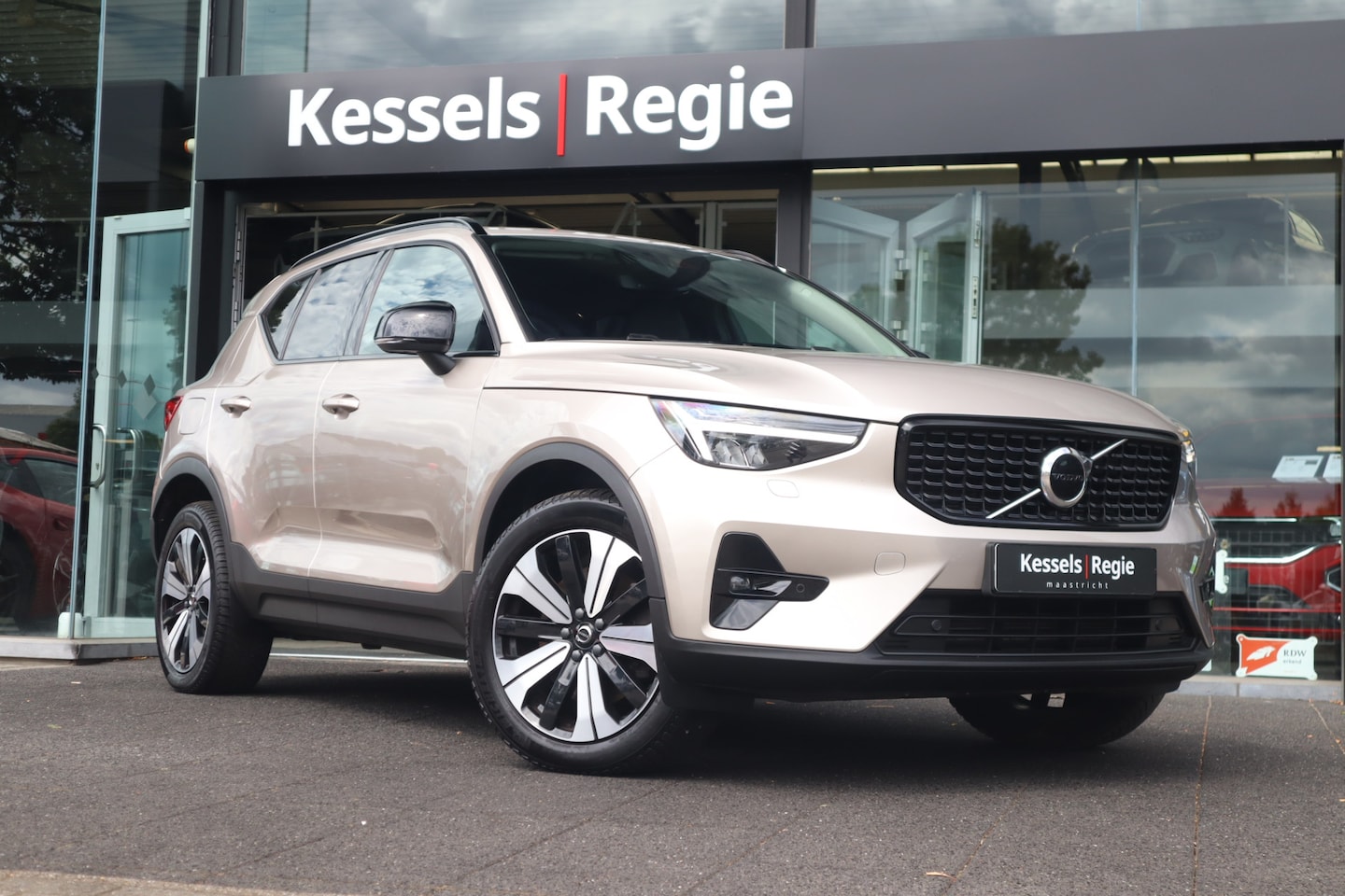 Volvo XC40 - 1.5 T5 Plug-in hybrid Plus Dark | Memory | H&K | ACC | 19” | Keyless | Leer | Blis | CarPl - AutoWereld.nl