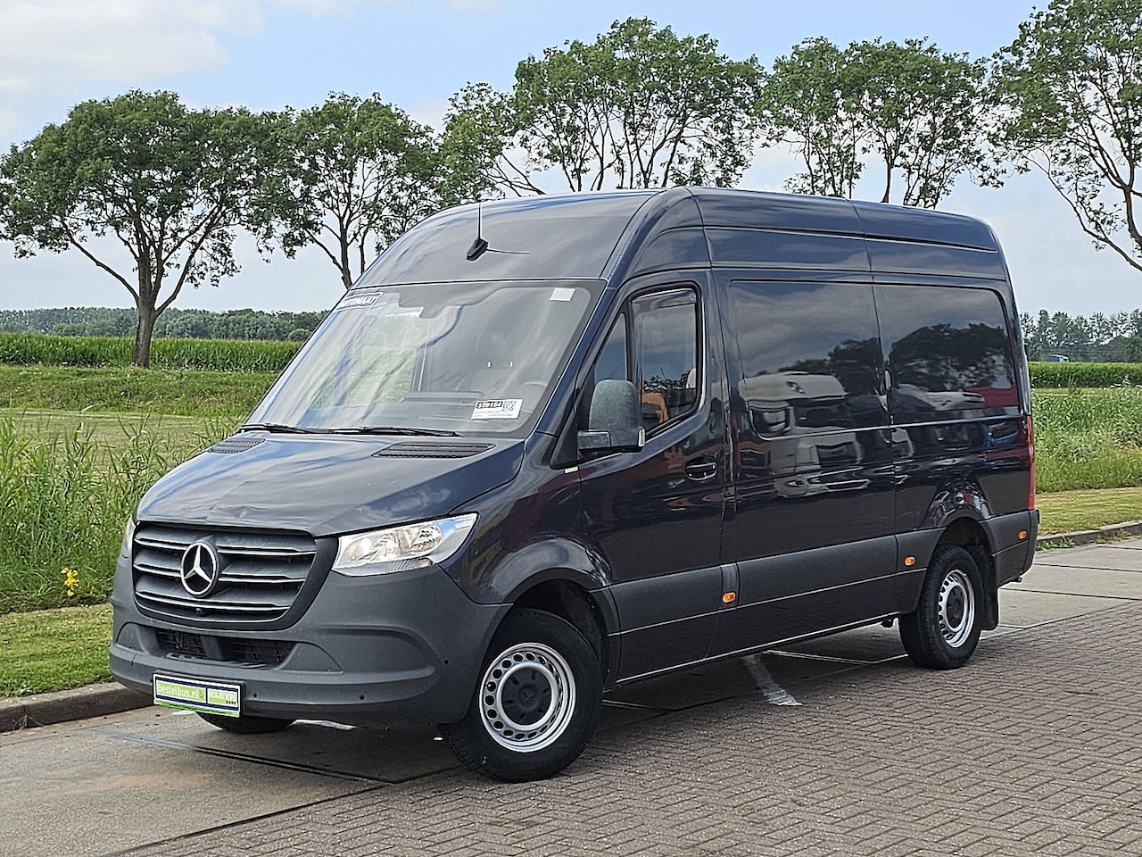 Mercedes-Benz Sprinter - 317 1.9 CDI L2H2 RWD L2H2 Automaat MBUX Airco Cruise Control Camera Parkeersensoren Stoelv - AutoWereld.nl