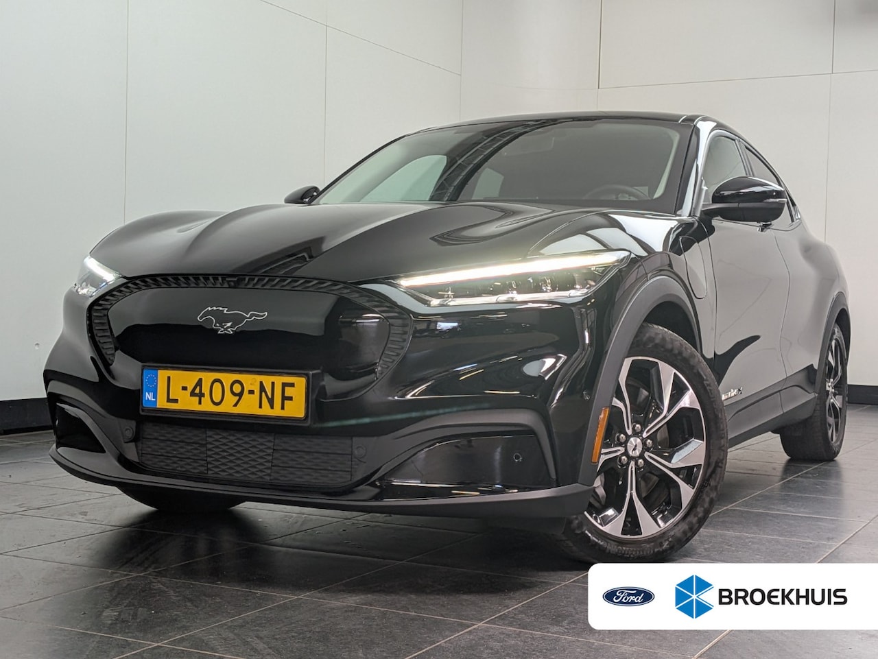 Ford Mustang Mach-E - Extended RWD 98 kWh | SOH 100%! | Trekhaak (afneembaar) | Voorstoelen verwarmd | Parkeerse - AutoWereld.nl